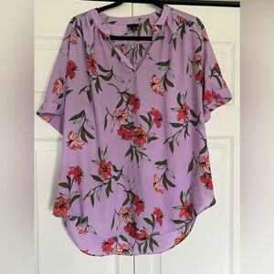 Large Petite Lilac floral short sleeve blouse EUC